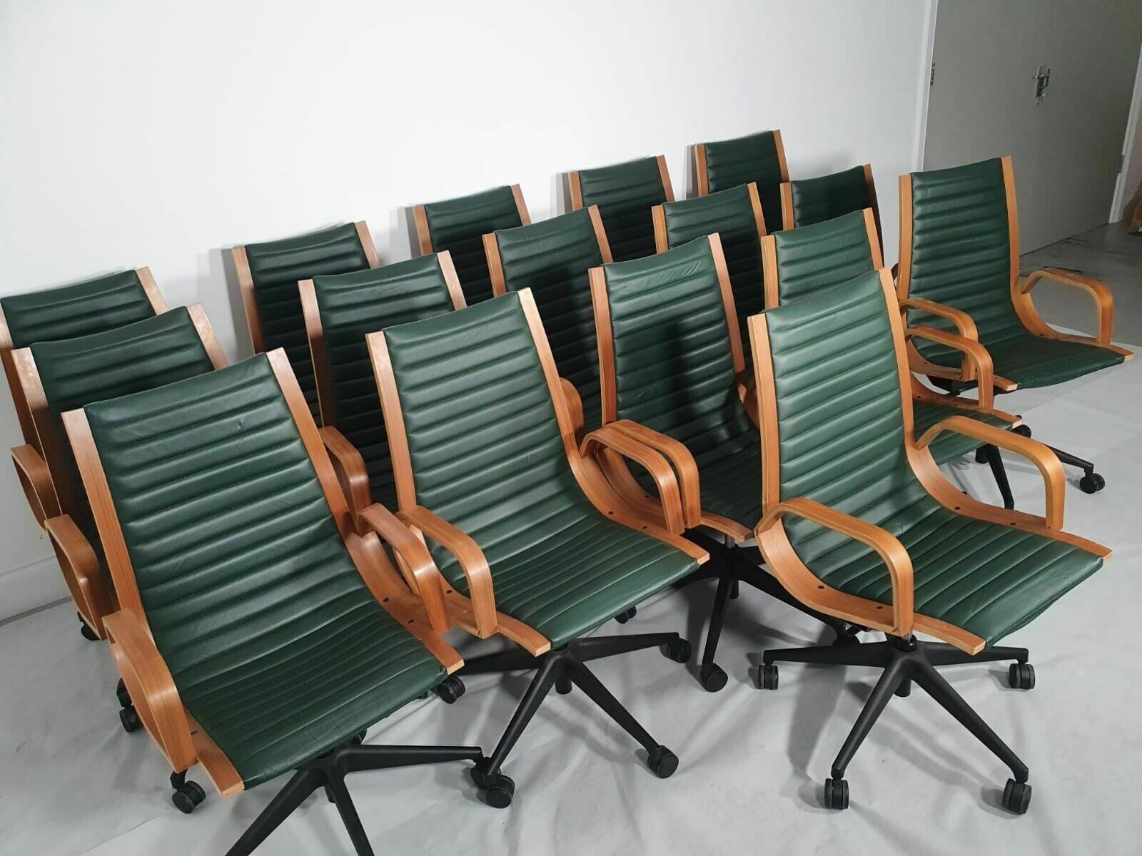 Nein Kamper Ingmar Swivel Chair In Green Leather Excellent Condition photo Furniture