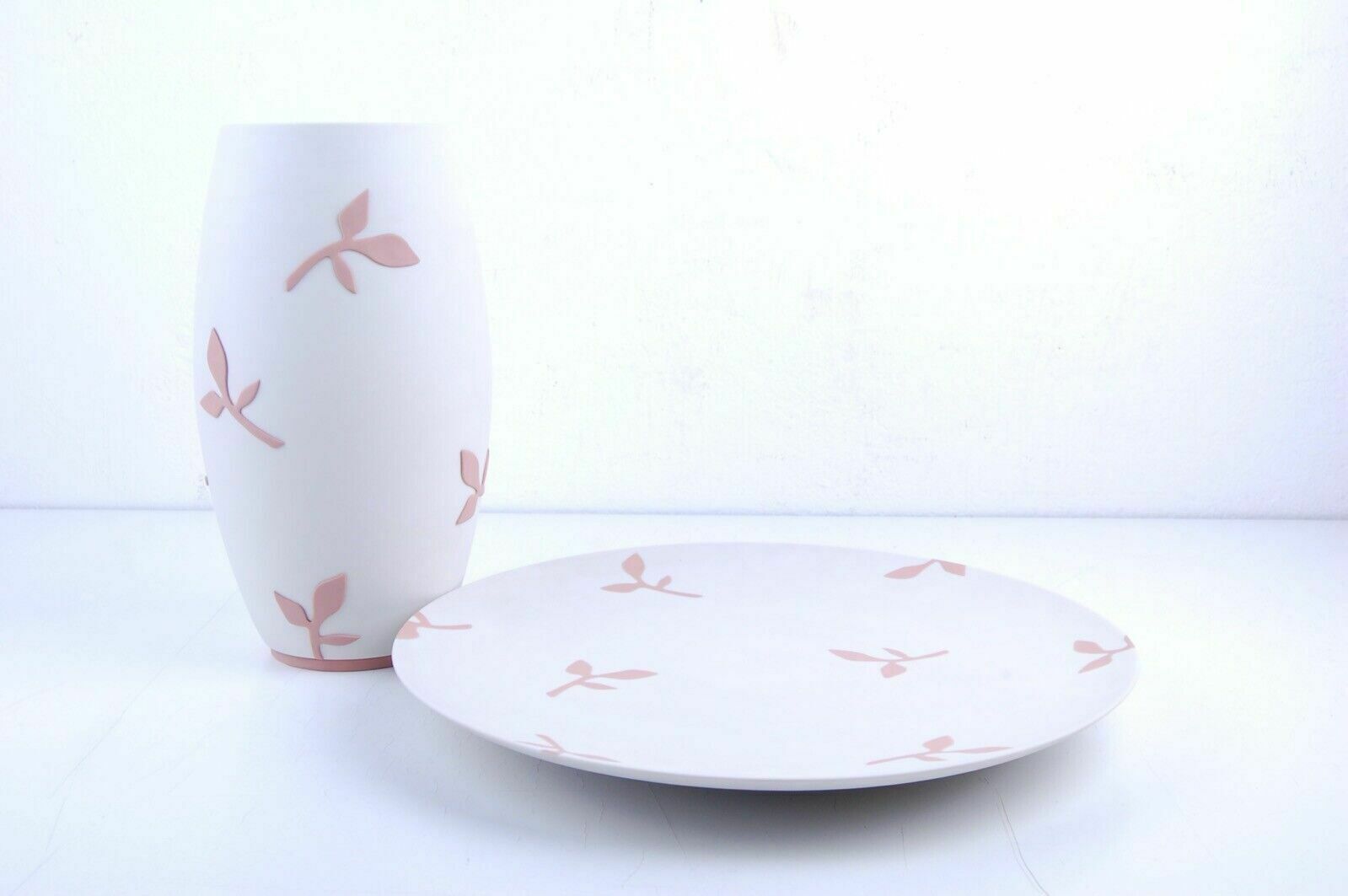 Paola Lenti For Salbeneo Porcelain Plate And Vase. Excellent Condition