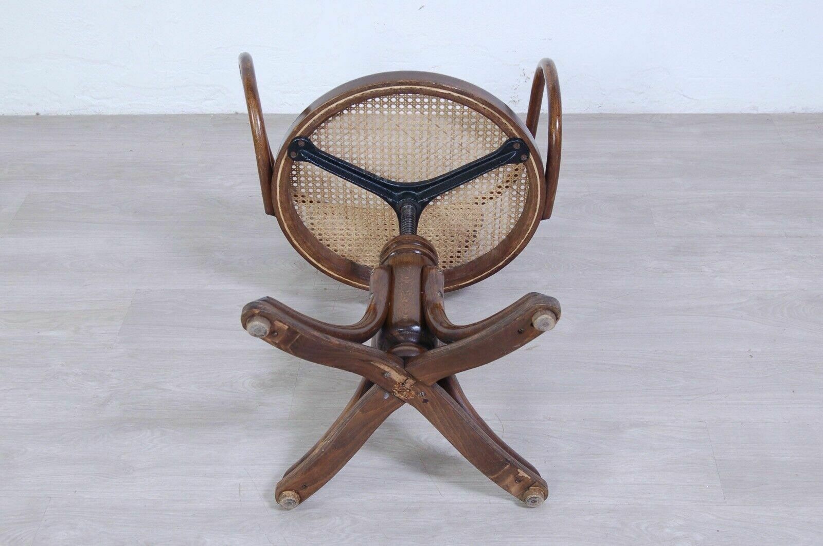 569.0 Thonet Type Swivel Chair With Curved Wooden Armrests Vienna Straw Armchair photo