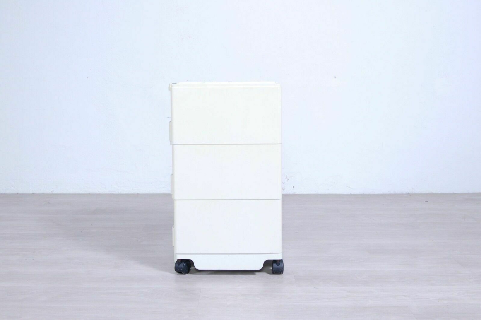 Boby Joe Colombo Bieffeplast 70s White Carello Side Table Cabinet With Wheels photo 358.0