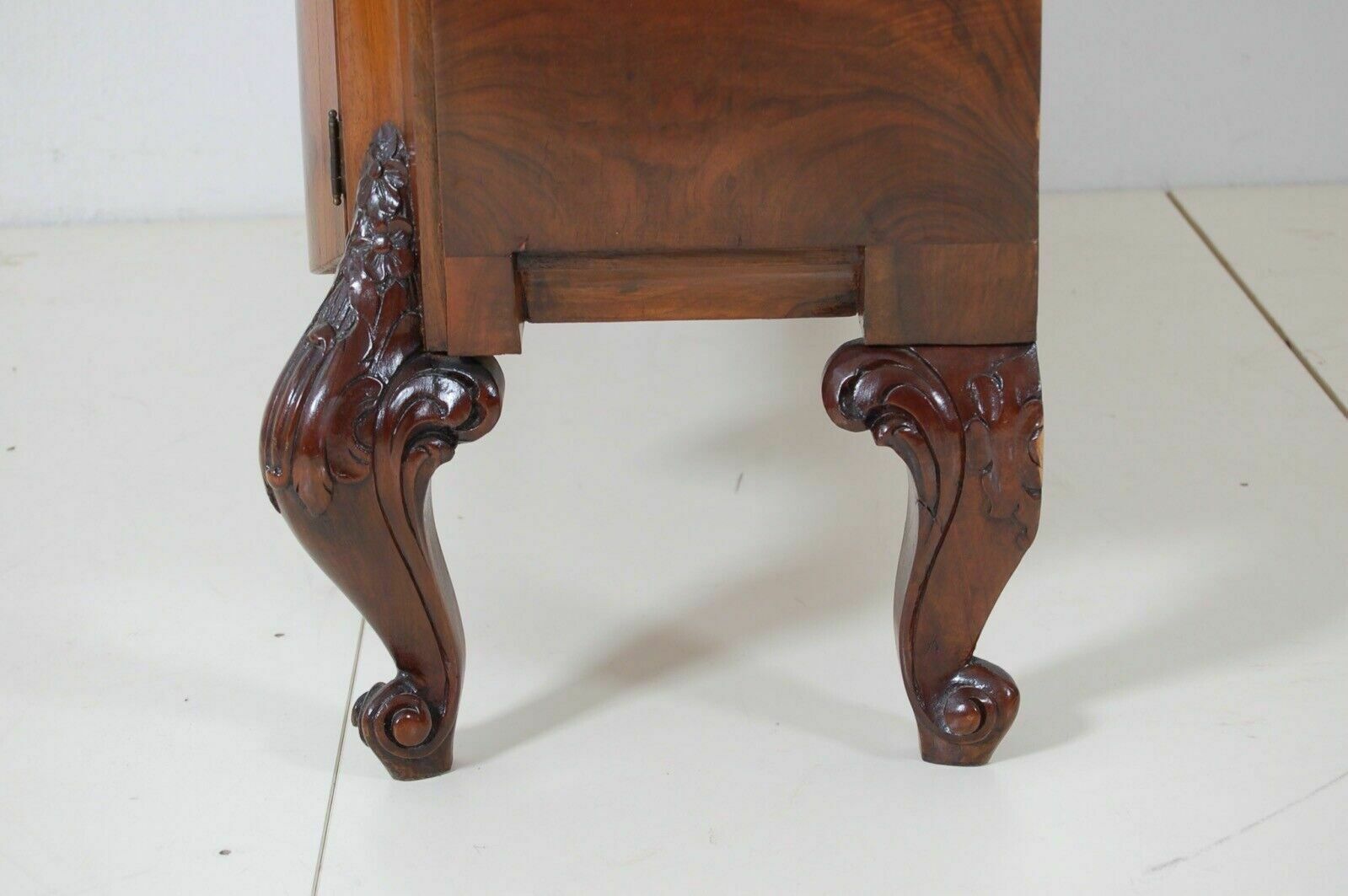 Furniture Chippendale Petineuse In Briar With Large Mirror, Two Doors, Two Drawers photo
