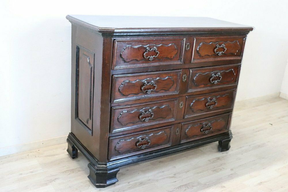 photo buy Antique Chest Of Drawers In Walnut 17th Century
