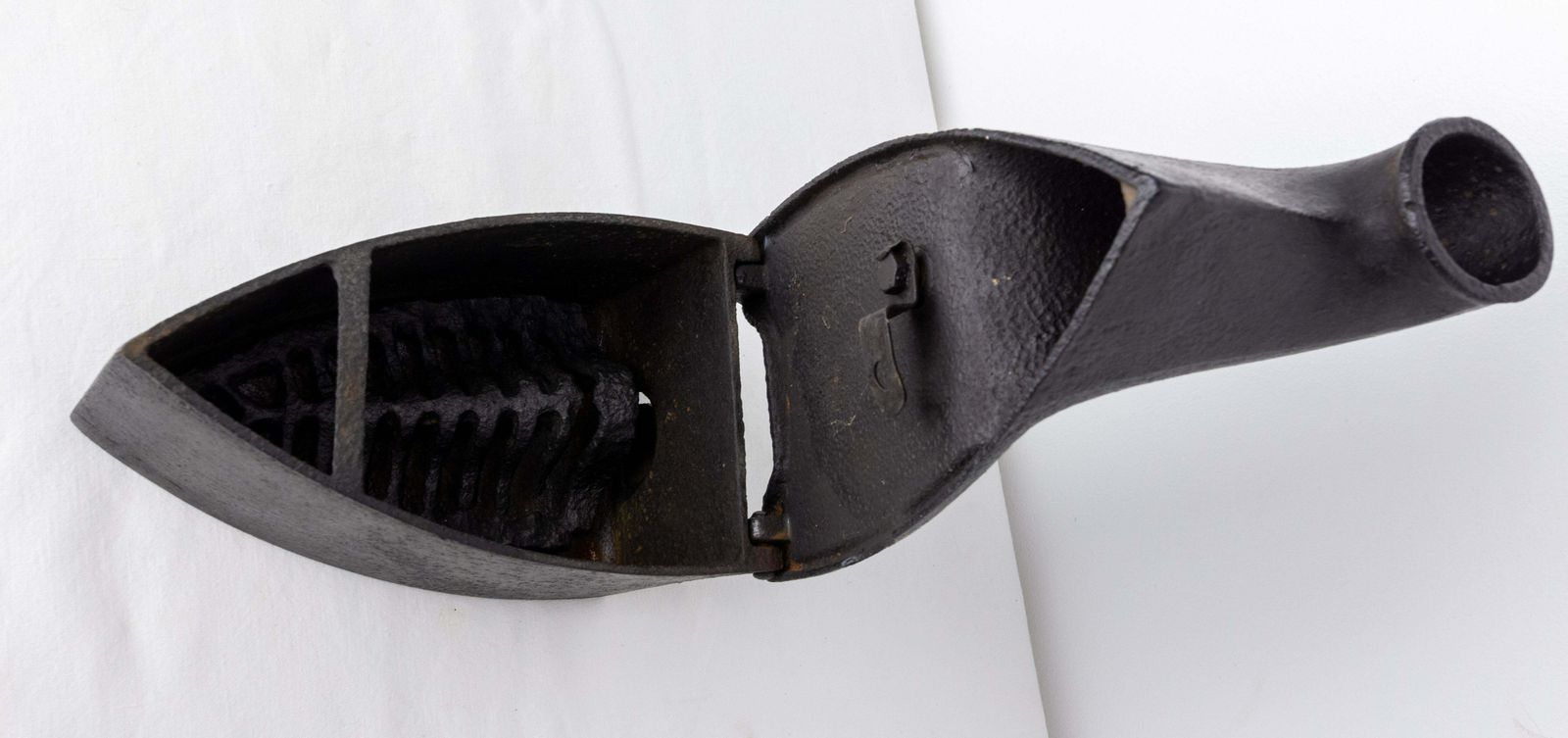 Antique Braise Cast Iron Flat Press Laundry Trivet, France, 19th Century photo vintage
