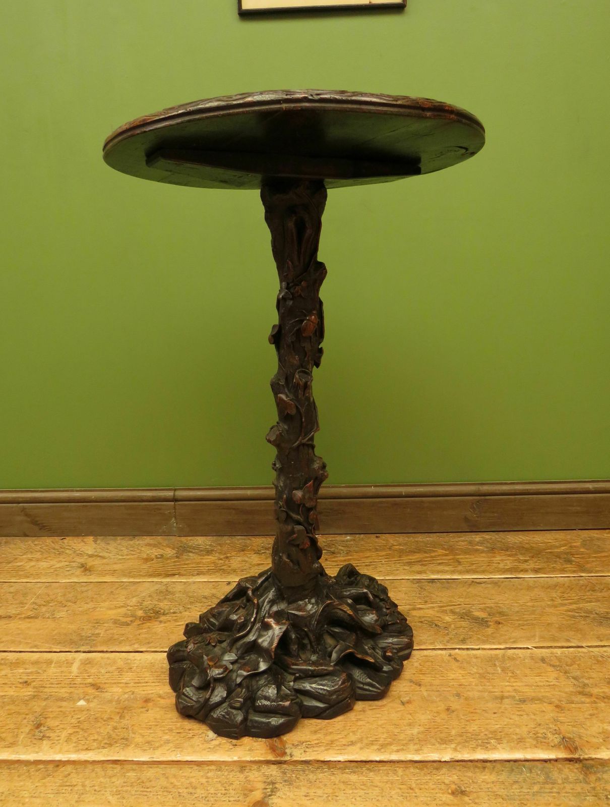 photo vintage Carved Antique Black Forest Table In The Style Of Matthew & Willem Horrix