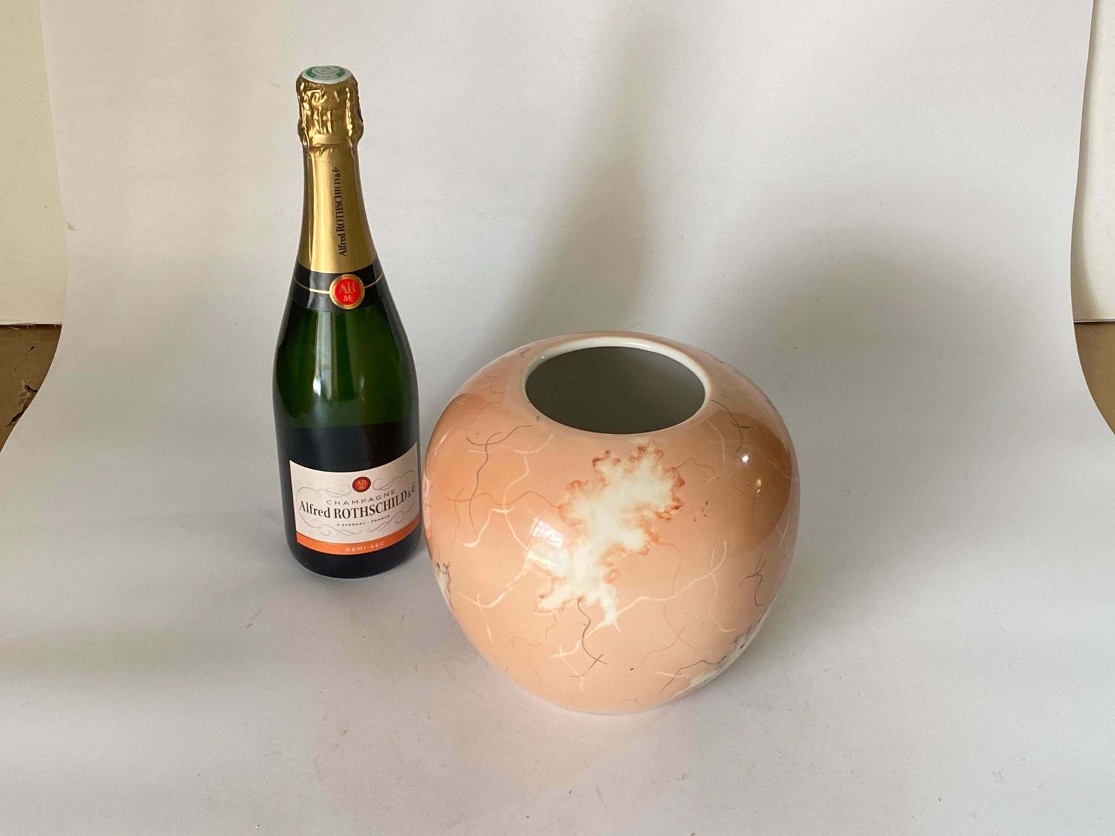 Round Porcelain Vase Portugal 1970 Pink Colour photo vinterior