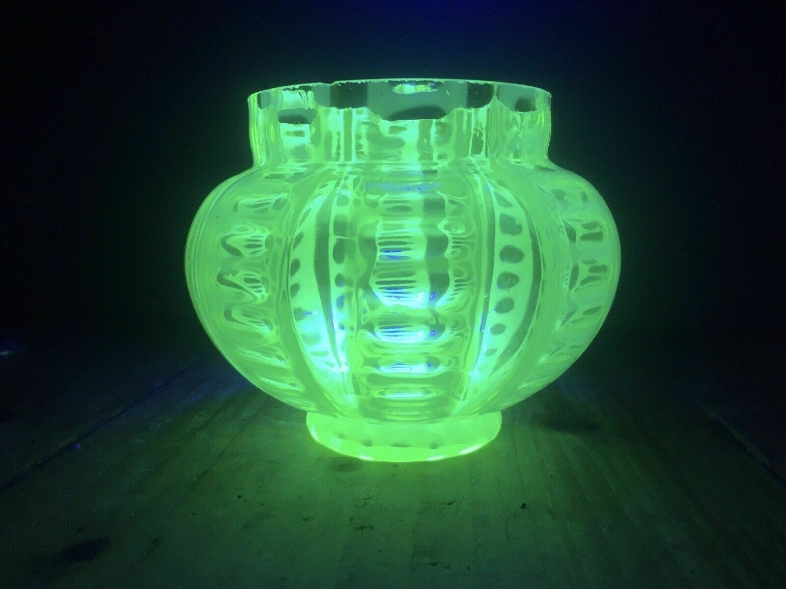 photo vintage Antique Vaseline Glass Opalescent Uranium Posy Flower Frog Vase Sugar Bowl ?