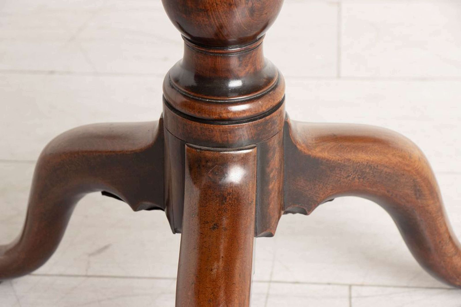 1150.0 Georgian Mahogany Bird Cage Table C.1780 photo