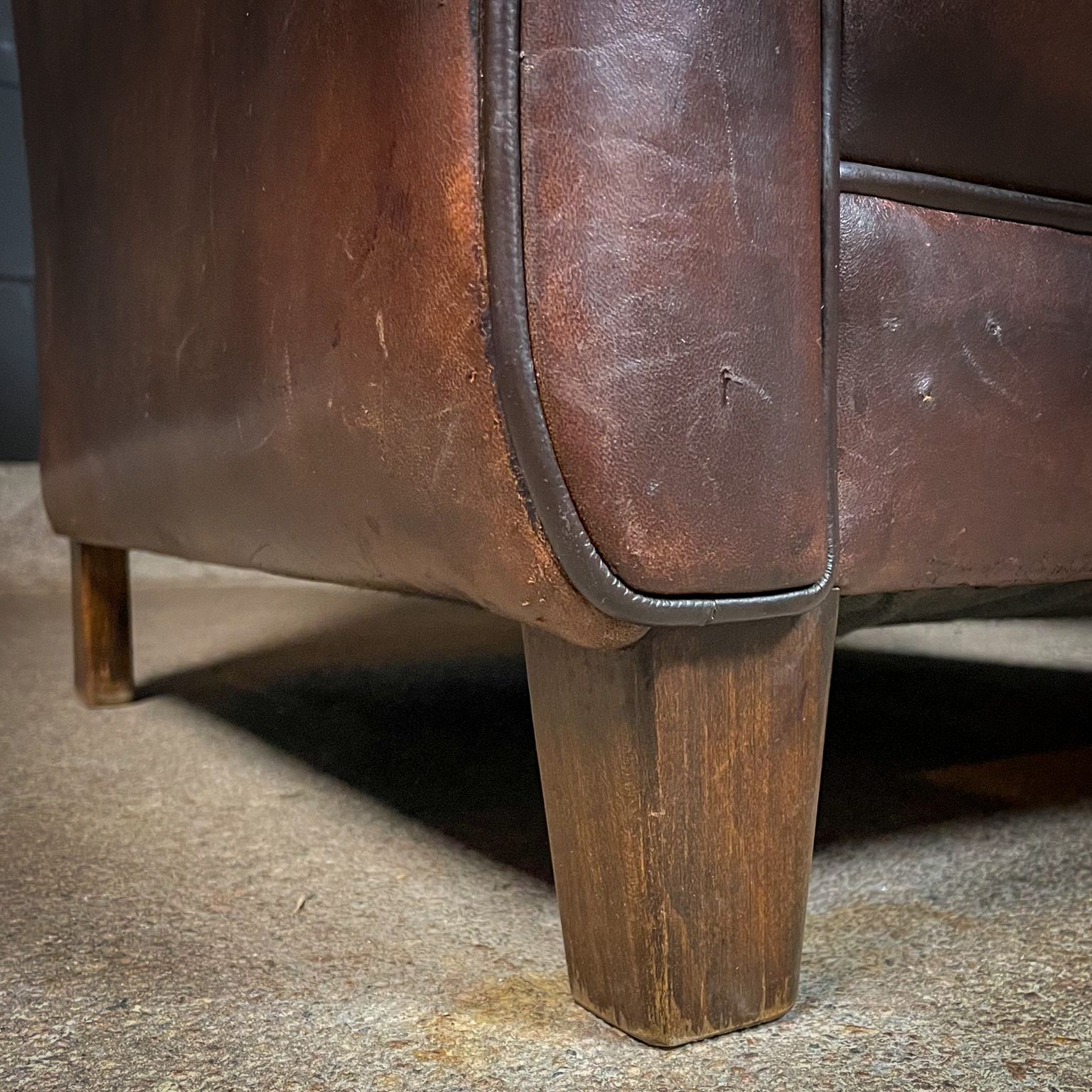 Vintage Brown Leather Armchairs – Set Of 2 Pieces photo for sale