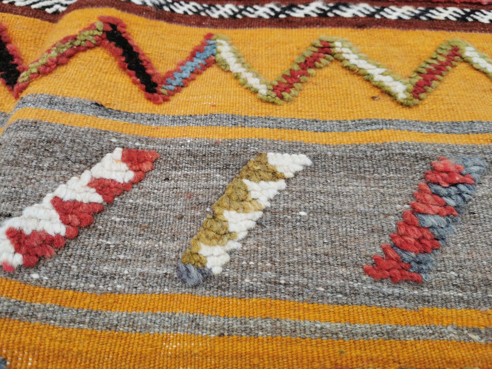 Handmade Colourful Moroccan Berber Rug. Camel Wool Carpet photo vinterior