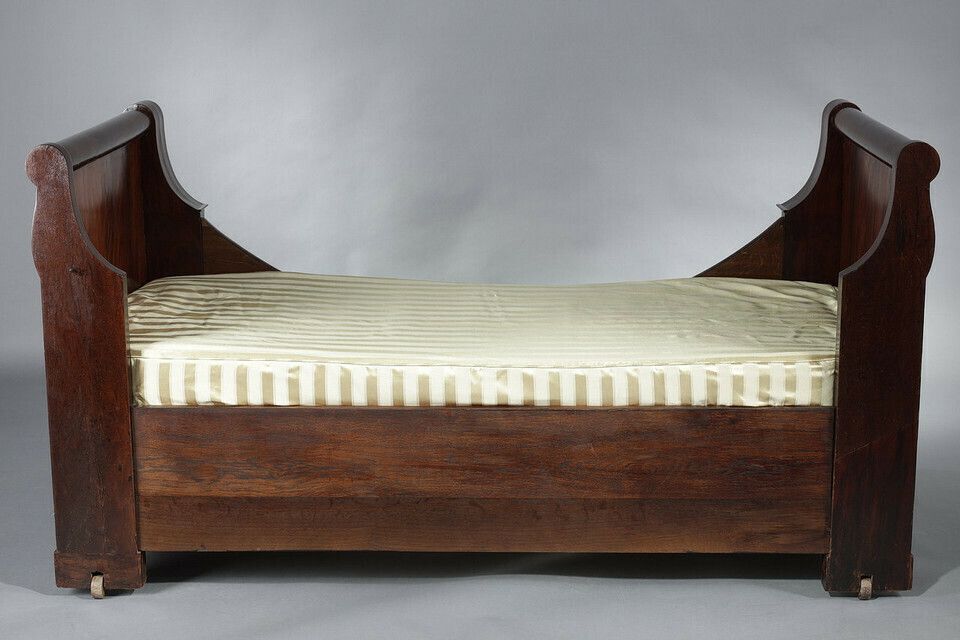 4577.0 Restoration Period Mahogany And Gilt Bronze Sofa Bed, 19th Century photo