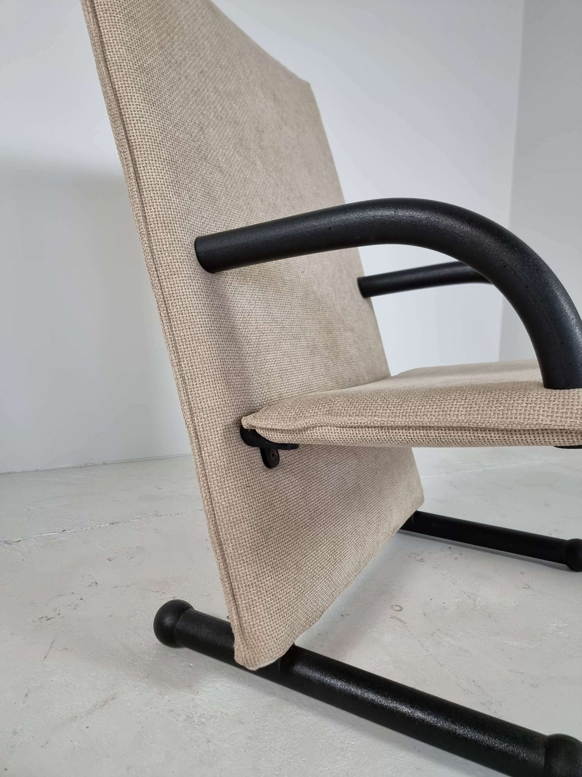 Arflex T Line Fauteuil, Italië, Jaren 1980 photo for sale