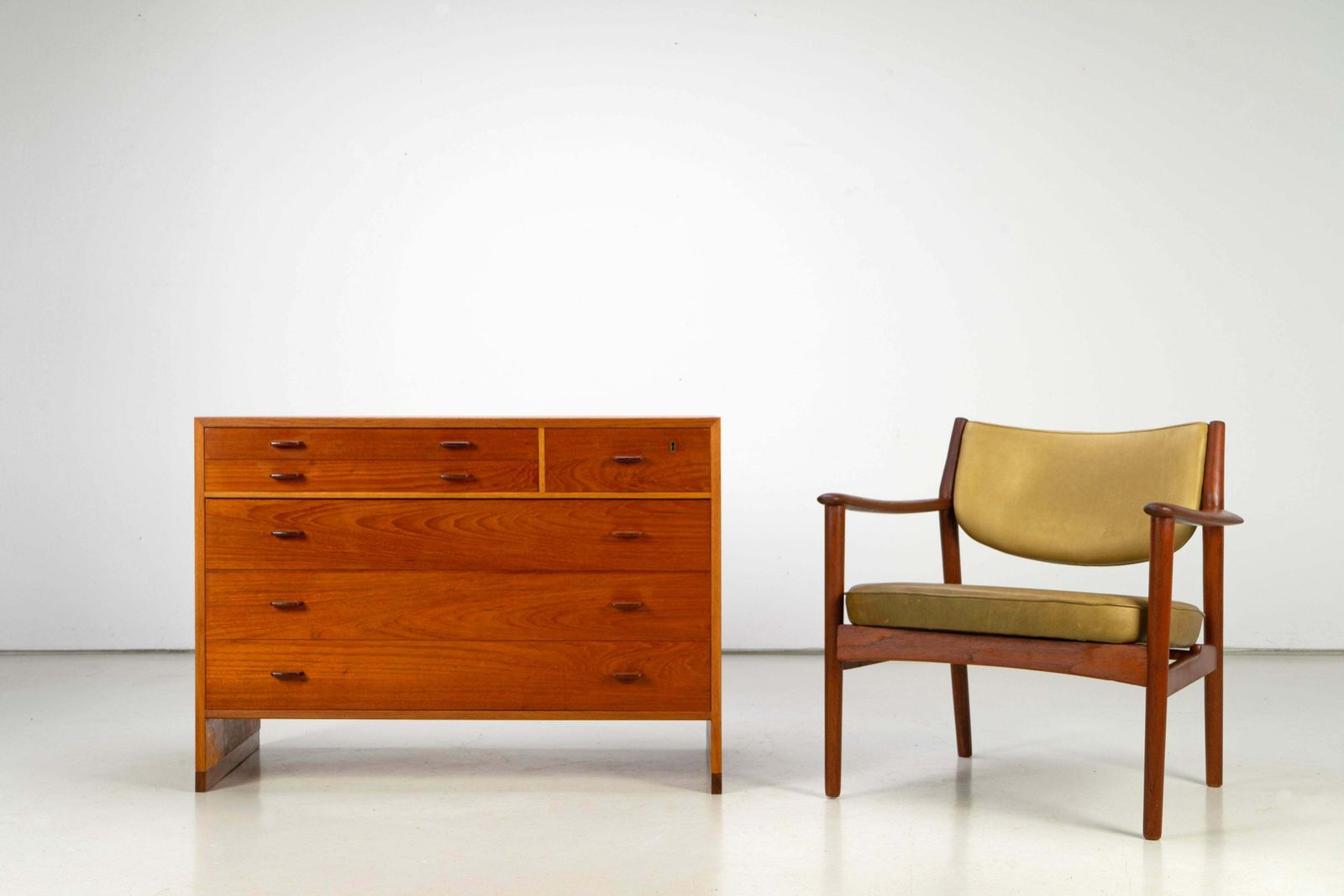 3158.0 Pair Of Scandinavian Easy Chairs With Teak And Leather By Westnofa, 1960s photo