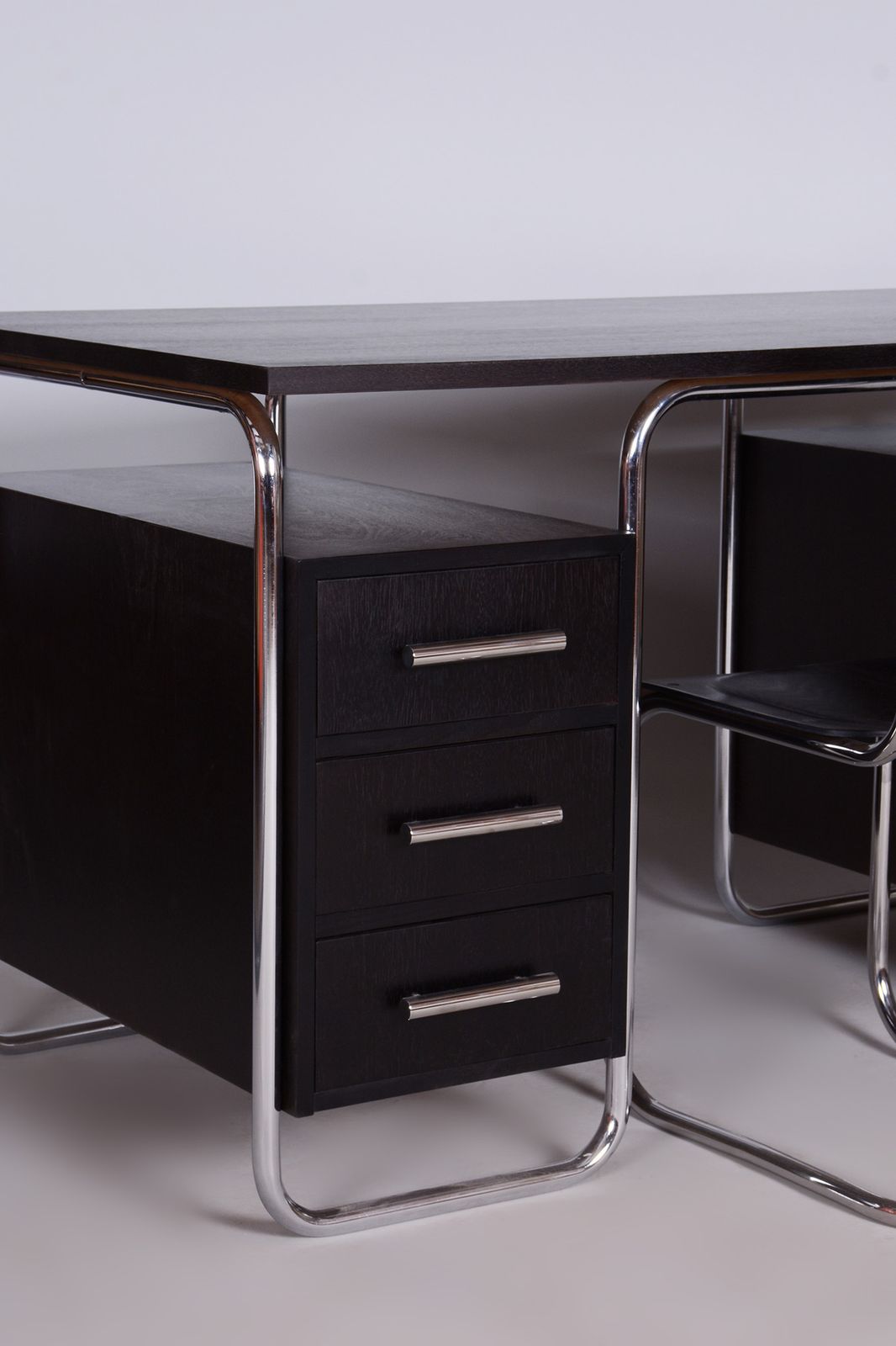 photo vinterior Bauhaus Writing Desk And Chair, Rober Slezak, Chrome Plated Steel, Lacquered Wood, Czechia, 1930s