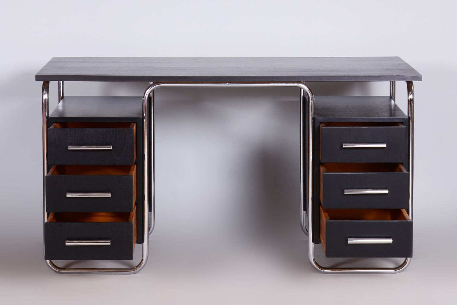 photo vintage Bauhaus Writing Desk And Chair, Rober Slezak, Chrome Plated Steel, Lacquered Wood, Czechia, 1930s