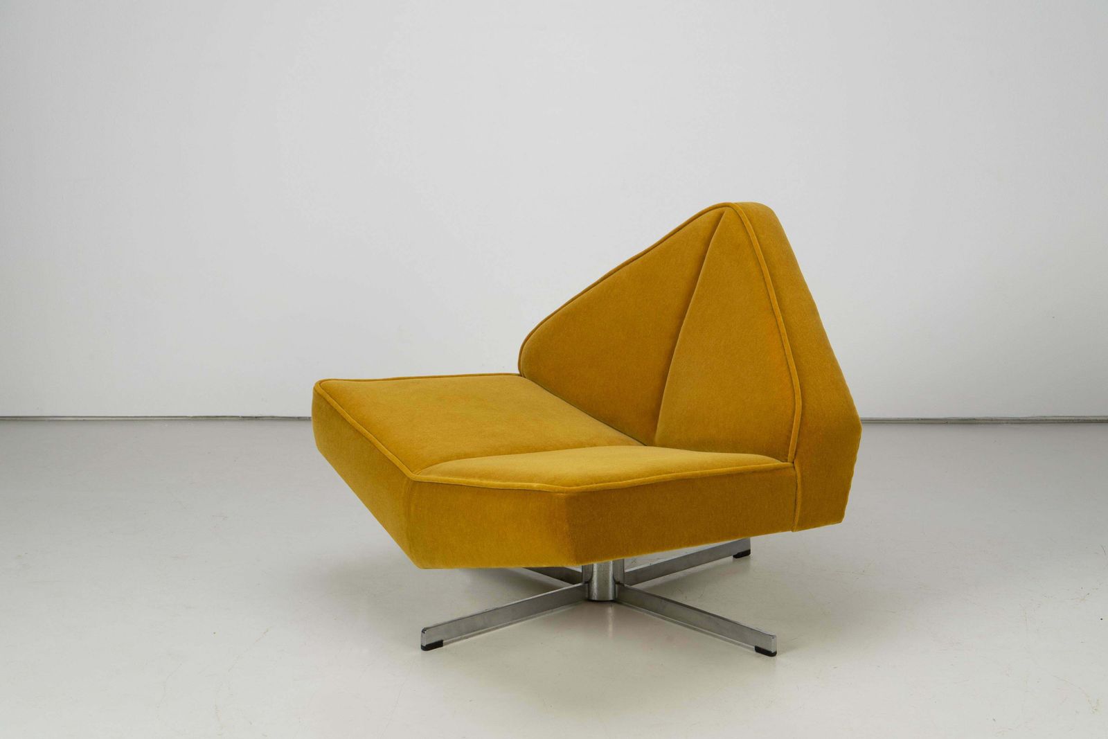 Swivelling Mid Century Lounge Chair "Brasilia" By Edition Schmieder, 1960s photo vinterior