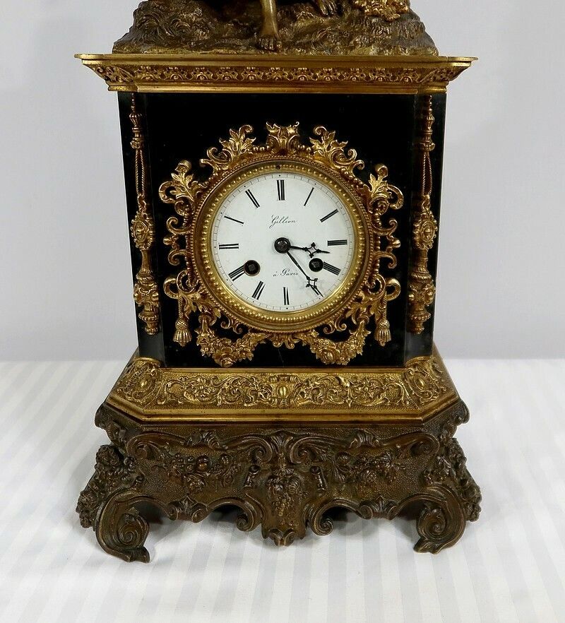 photo vinterior Marble And Bronze Pendulum, Louis XVI Style, Restoration Period – Early 19th Century
