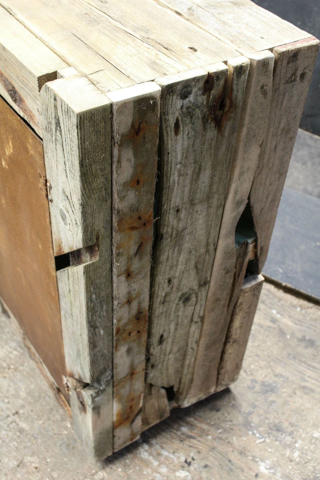 Driftwood And Rusty Metal Cabinet, photo vinterior
