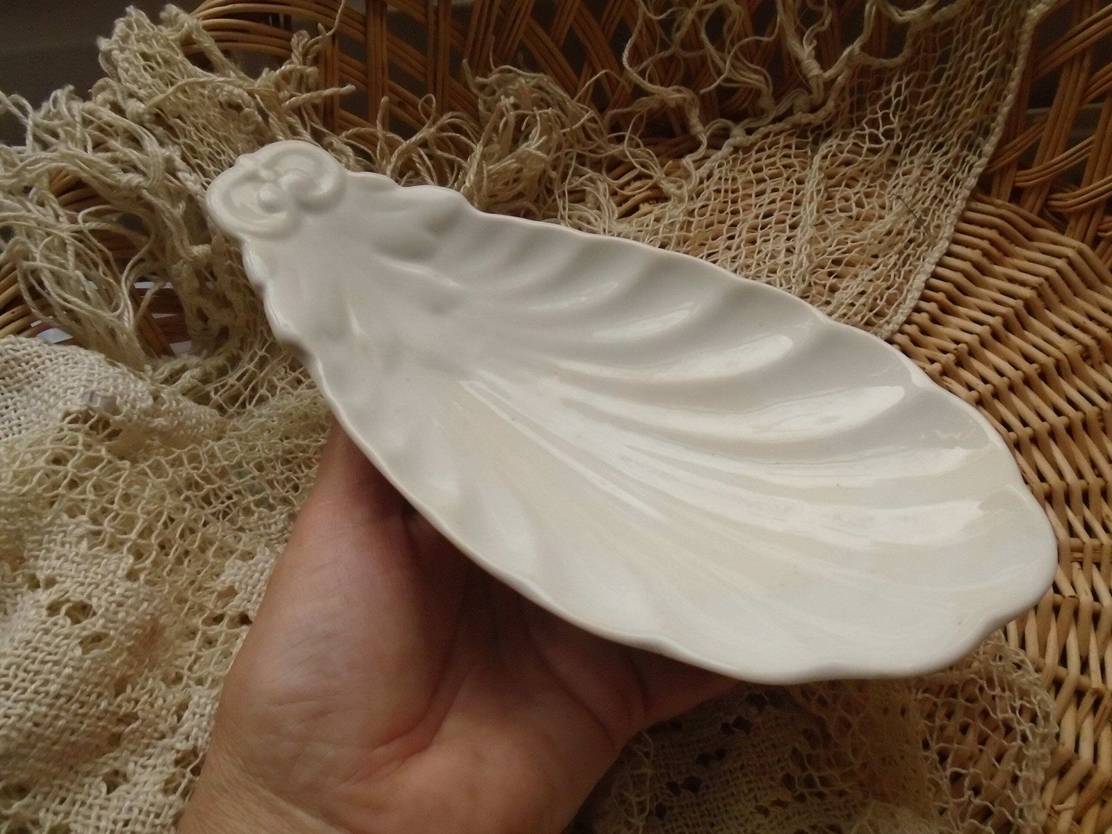 Vintage French Limoges White Porcelain Shell Soap Dish, Jewelry Holder / Bonbon Dish / Meringue / Macaroon Server