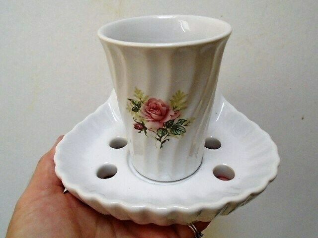 Vintage French White Porcelain Shell Tooth Brush Holder And Beaker, Wall Mountable With Pink Rose Motif photo vinterior