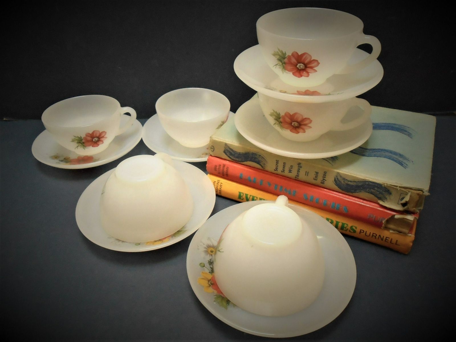 Set Of 6 Vintage French Arcopal Cup And Saucers, Floral Design, Red Flower, Anemone Design photo buy