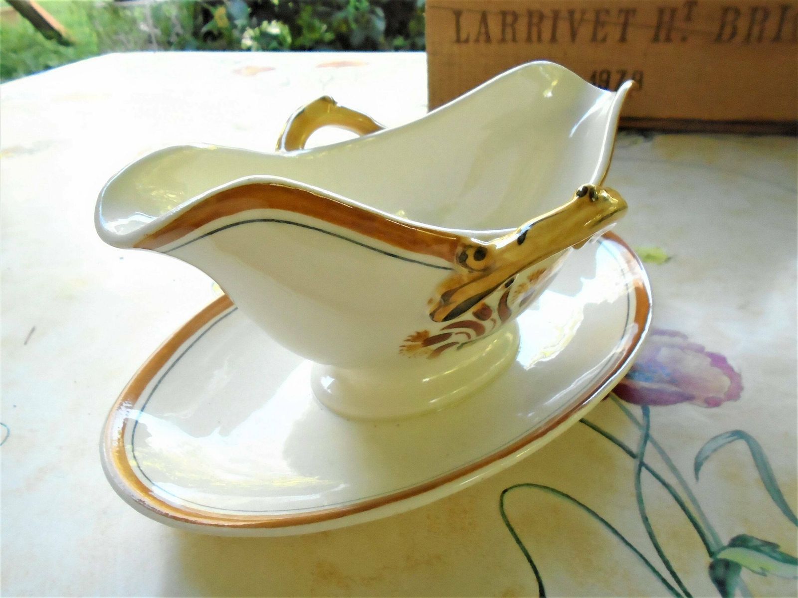 Beautiful Antique French Creil Et Montereau Sauciere / Sauce Boat, White And Gold, All In One, Porcelaine Gravy Jug photo 56.0