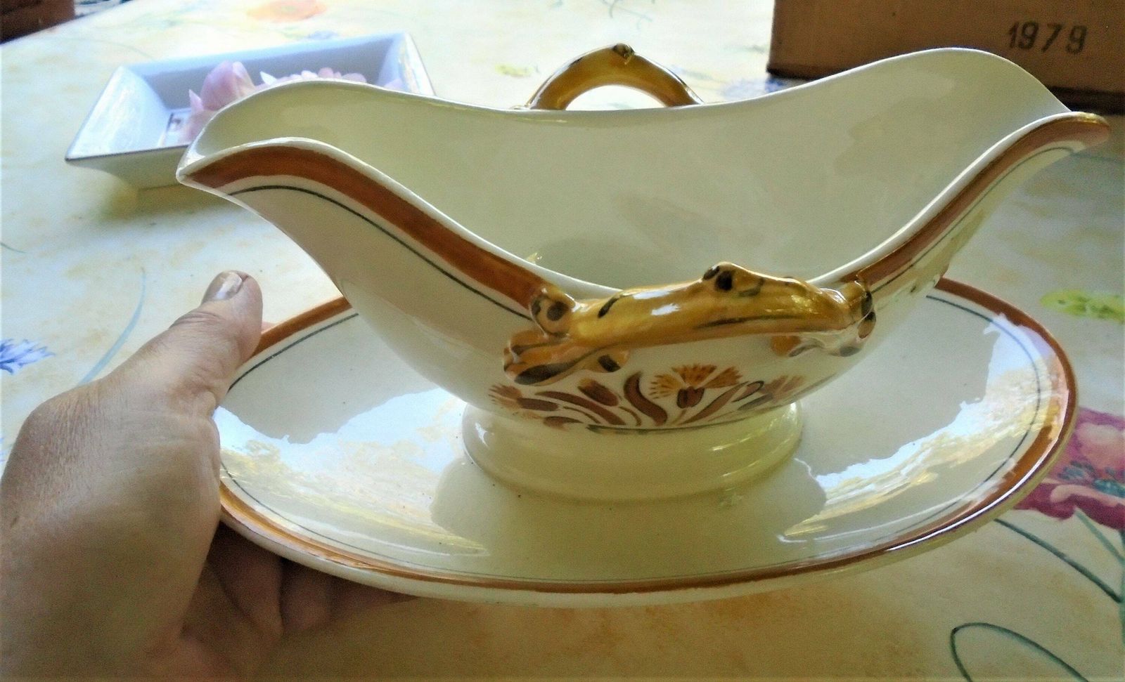 Beautiful Antique French Creil Et Montereau Sauciere / Sauce Boat, White And Gold, All In One, Porcelaine Gravy Jug photo vintage