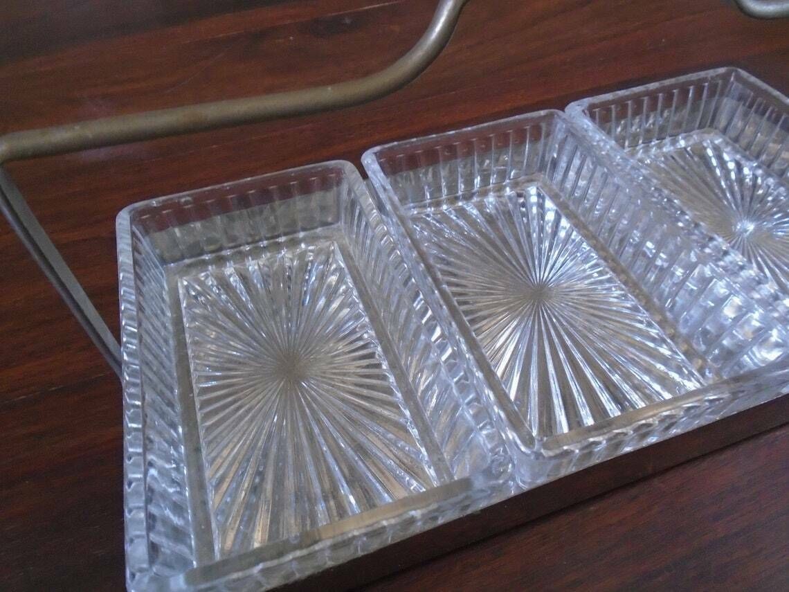 Serviteur apéritif Art déco vintage en métal chromé, 3 coupelles en verre sur support métallique, pour olives et amuse-bouches photo furniture