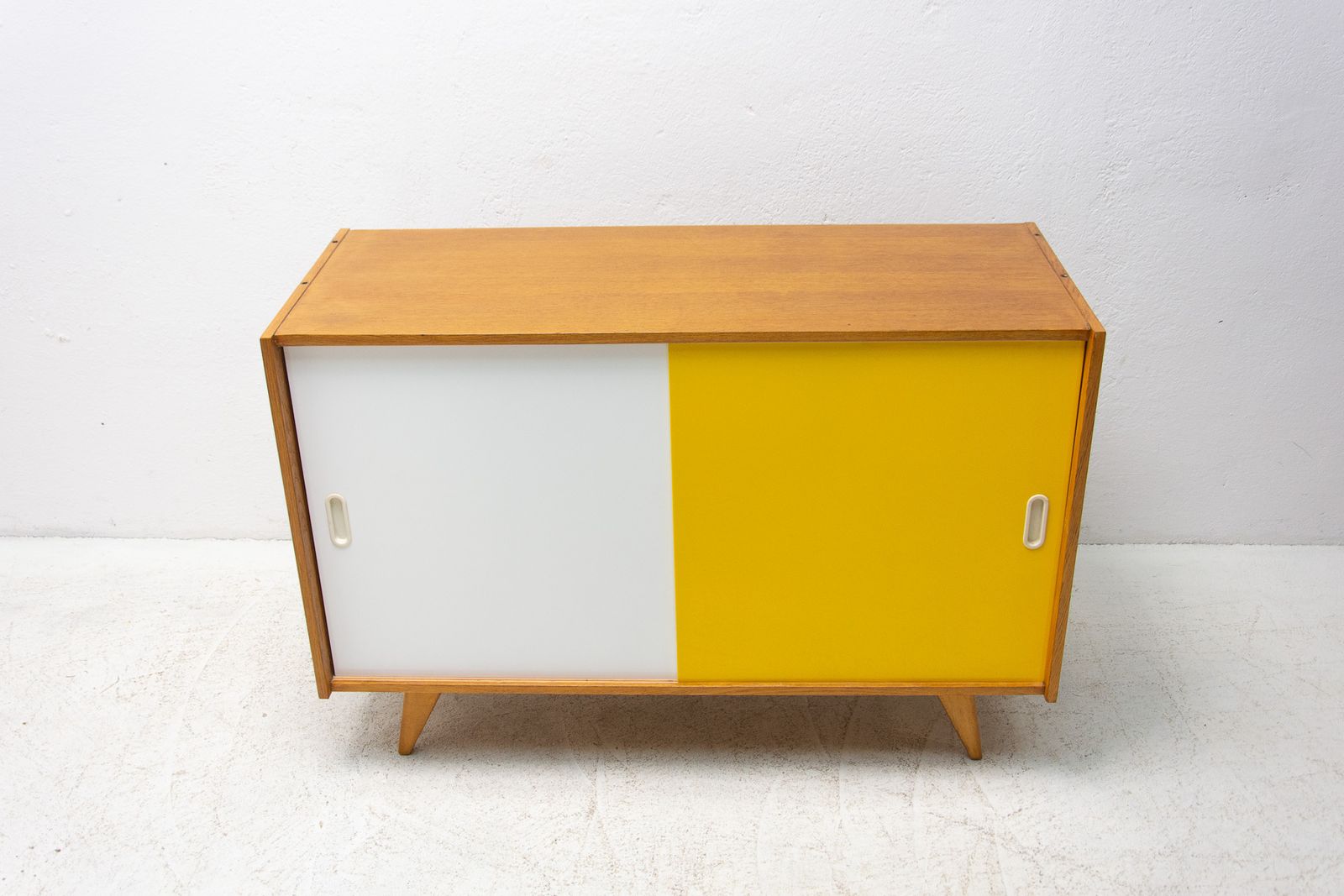 Volledig Opgeknapt Mid Century Dressoir U 452 Van Jiří Jiroutek, Jaren 1960, Tsjecho Slowakije photo for sale