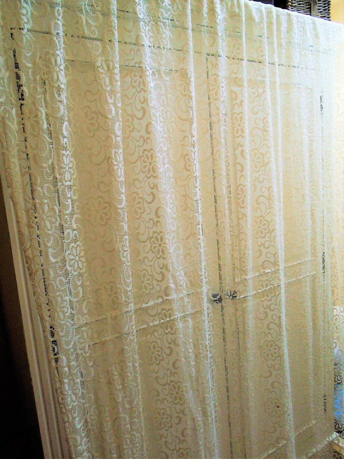 Vintage French Single White Polyester Lace Curtain, Length 2.0 M, Width 1.44 M (One Large Hem Of 13 Cm) photo vinterior