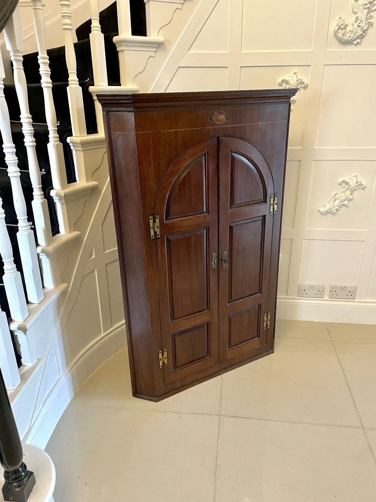 photo furniture Fine Quality Antique Mahogany Hanging Corner Cabinet