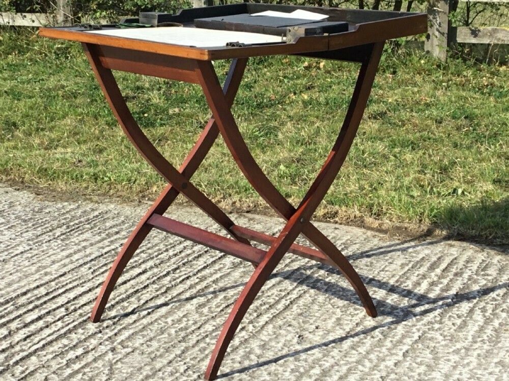 photo furniture Mahogany Folding Coaching Table For Restoration