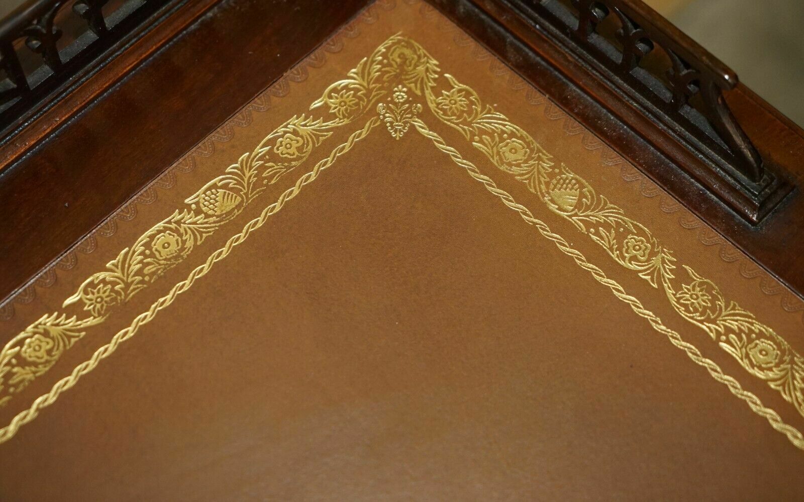 photo vintage Important Original Edward & Roberts Restored Chinese Thomas Chippendale Desk