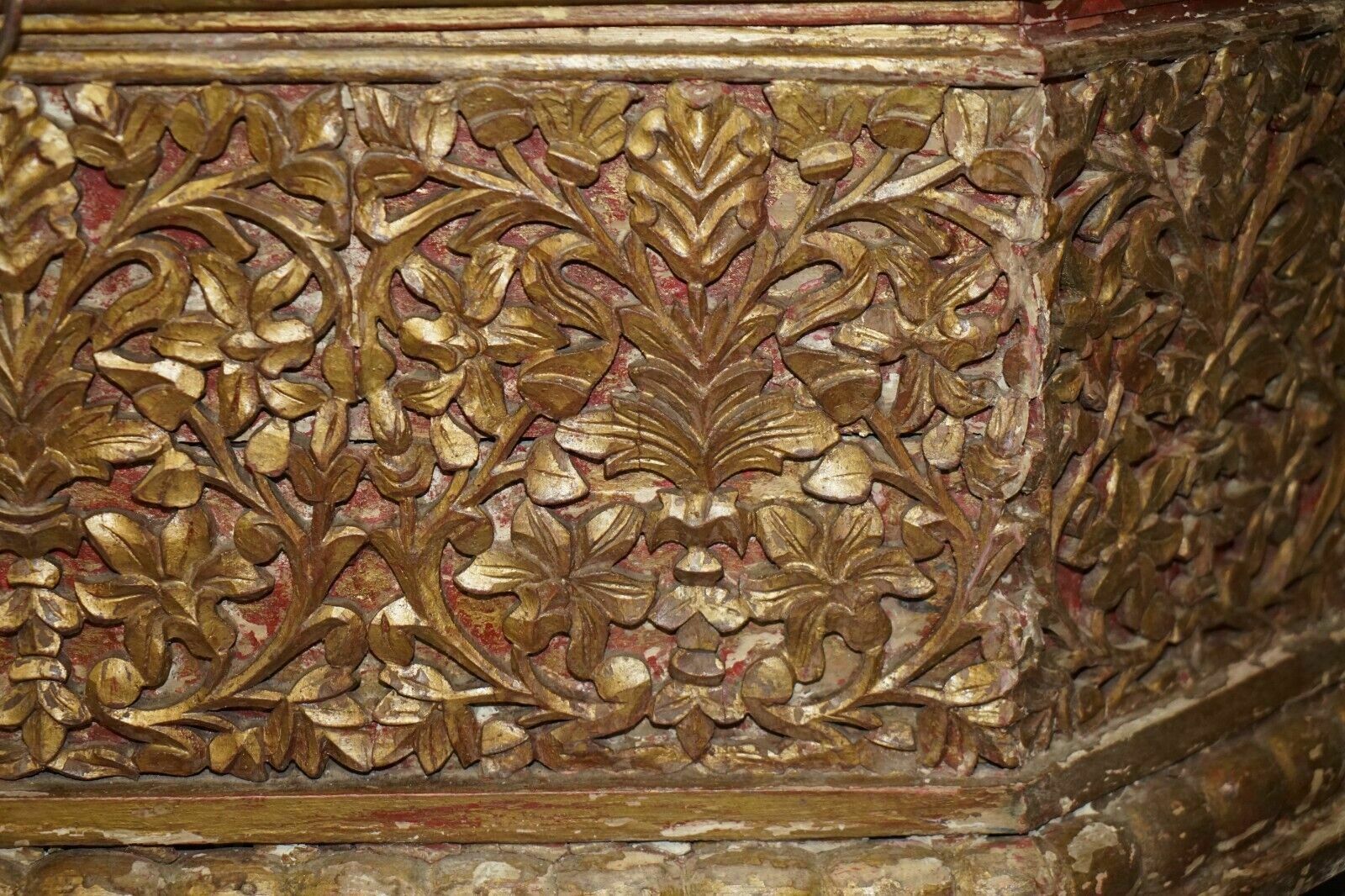 photo vintage Antique Indian 18th Century Hand Carved & Painted Coffer Linen Trunk Or Chest