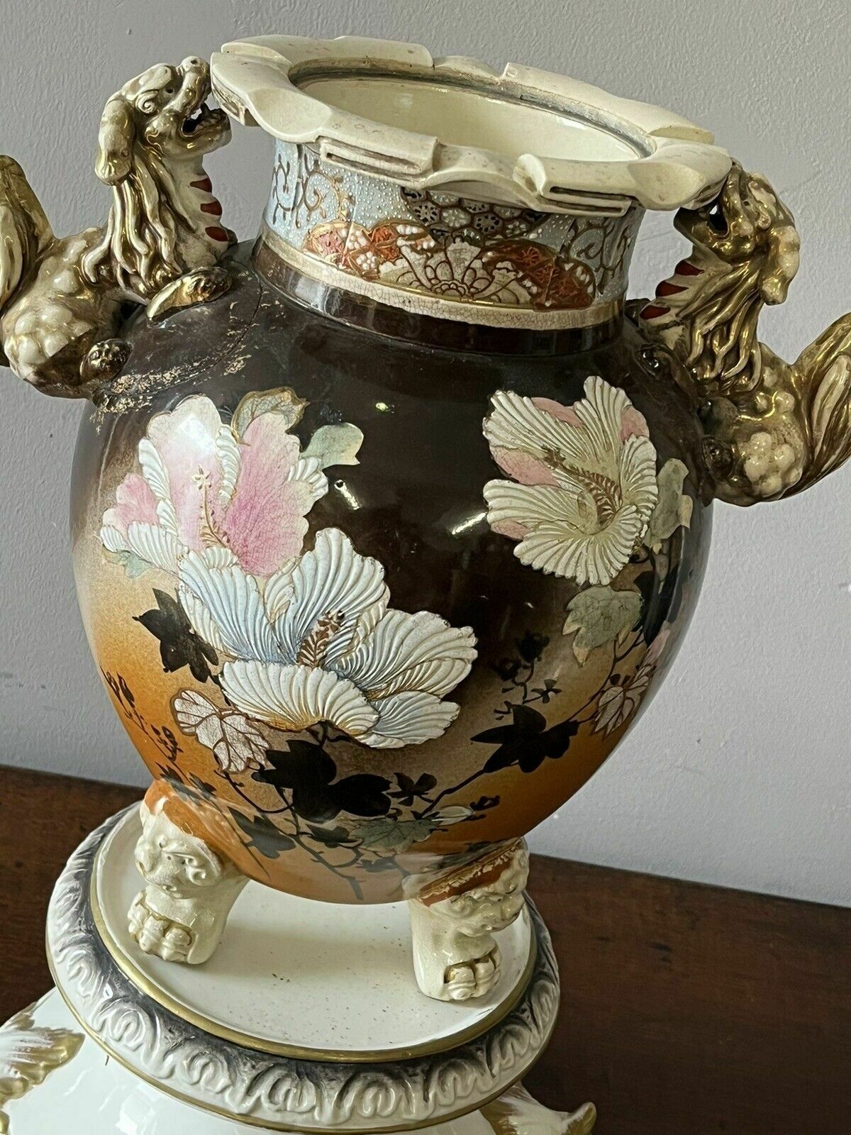 Satsuma Dogs Of Fo Vase On Stand. Large & Impressive photo furniture