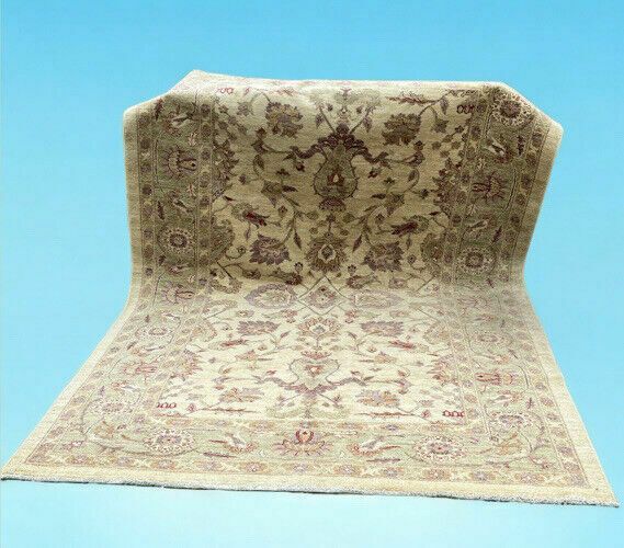 Country House Carpet/ Rug, Superb Quality. Floral Pattern