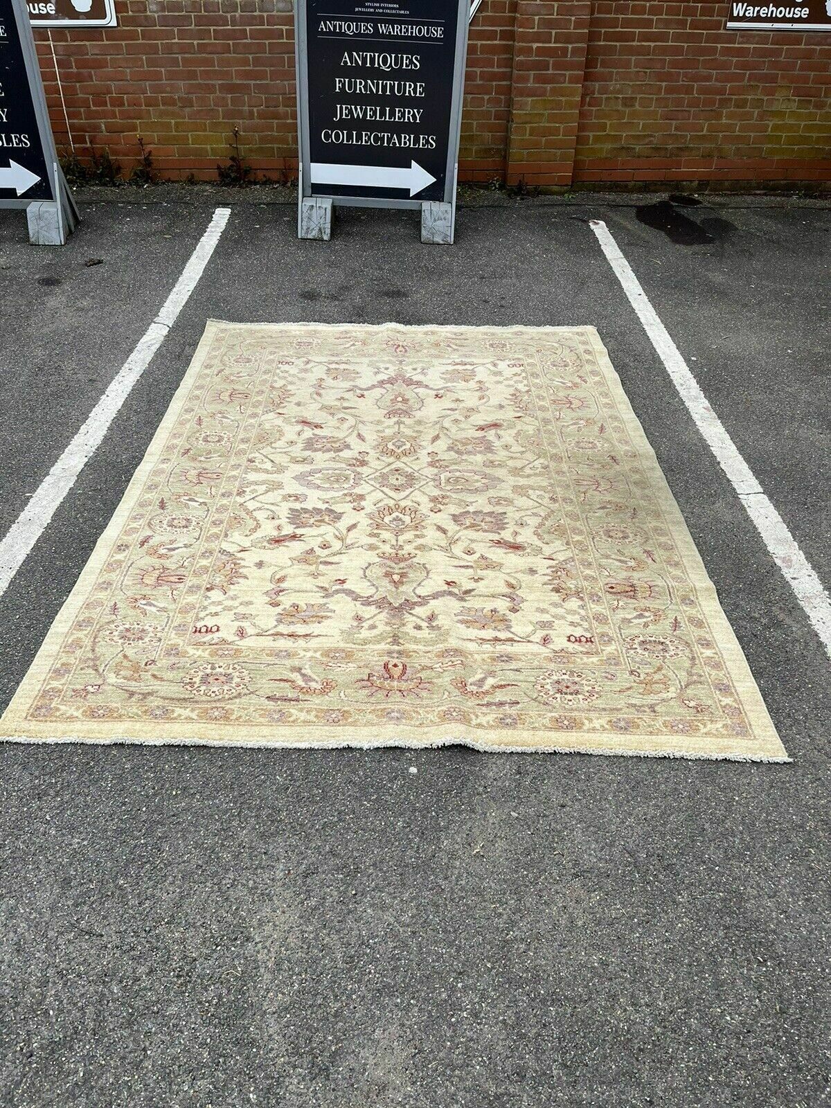 photo for sale Country House Carpet/ Rug, Superb Quality. Floral Pattern