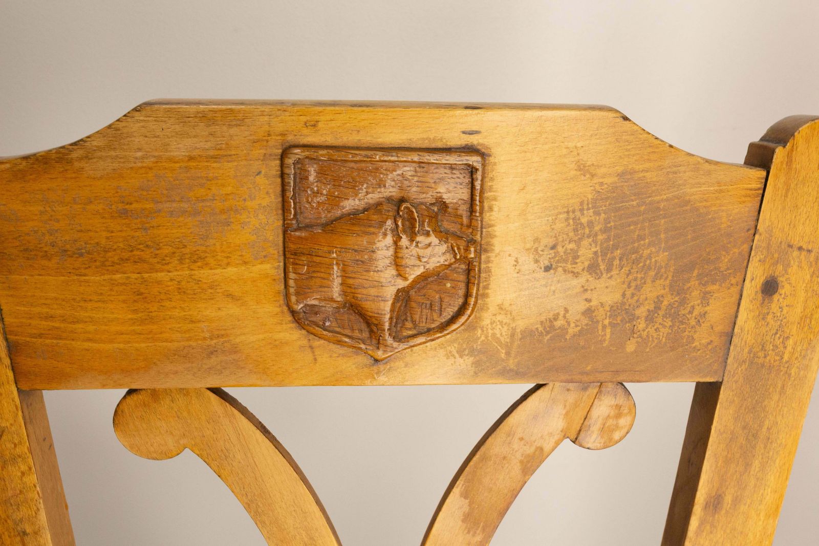 photo furniture Set Of Table & Four Chairs In The Hunting Theme Oak, France, Mid 20th Century