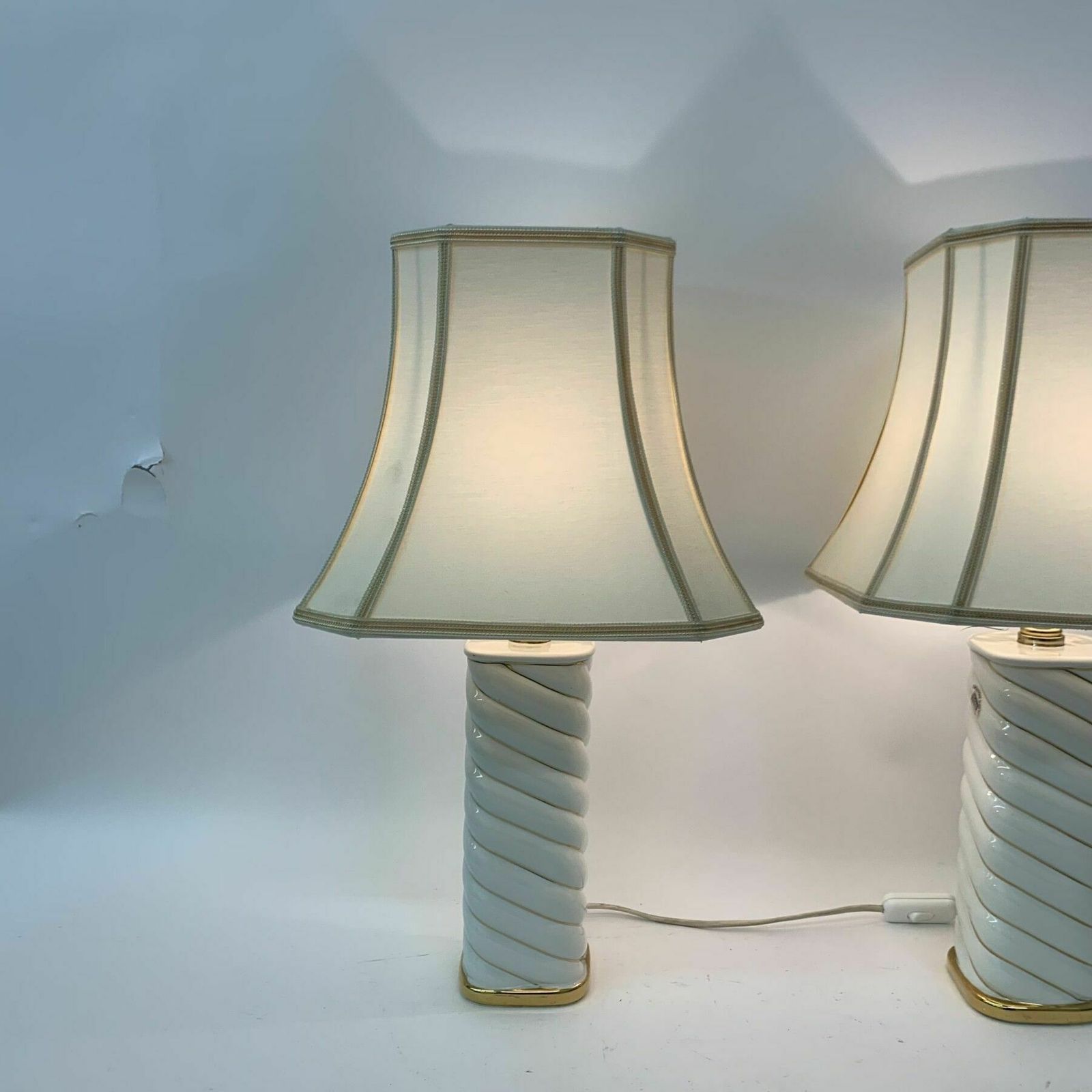 Set Van 2 Keramieken Swirlpatroon Tafellampjes, Italië, Jaren 1970 photo Verlichting
