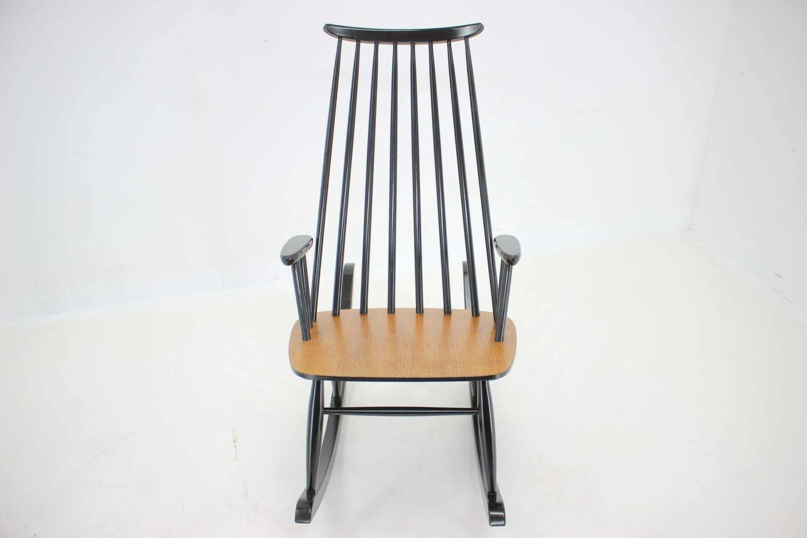 photo vinterior 1960s Pair Of Varjonen Puunjalostus Beech Rocking Chair, Finland