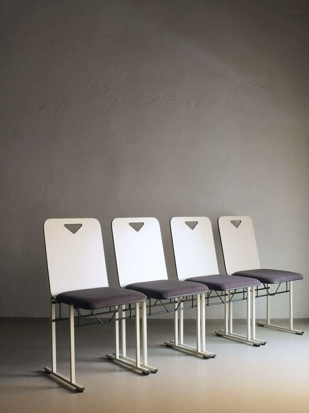 4 White Metal Chairs Yrjö Kukkapuro | Avarte Finland | Vintage photo furniture