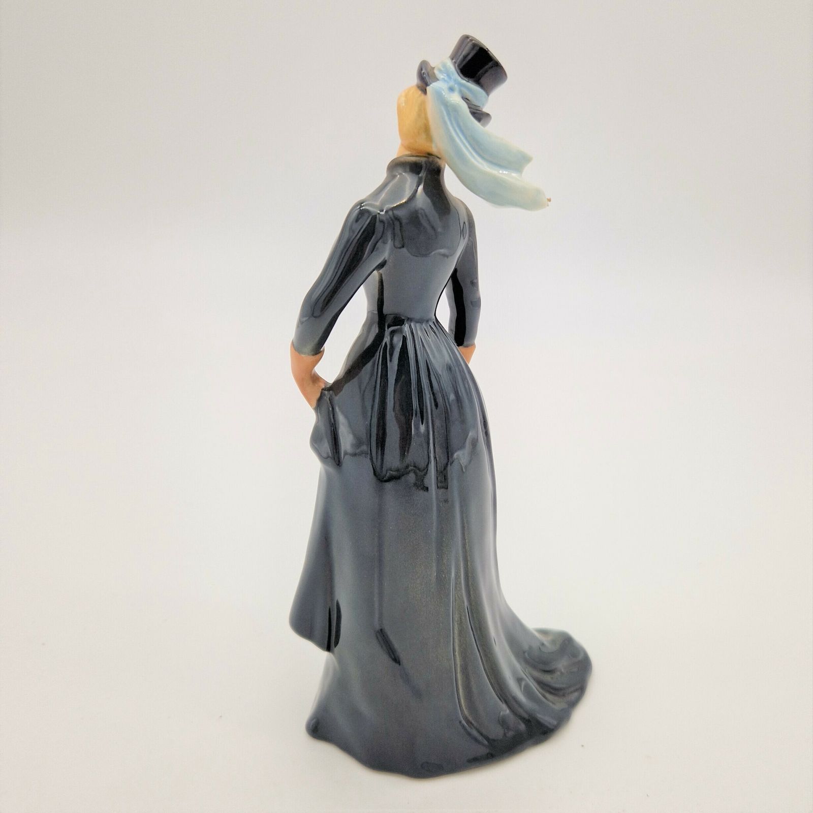 Porcelain Figure "Equestrian" By Göbel. 1970   1974 photo 150.0
