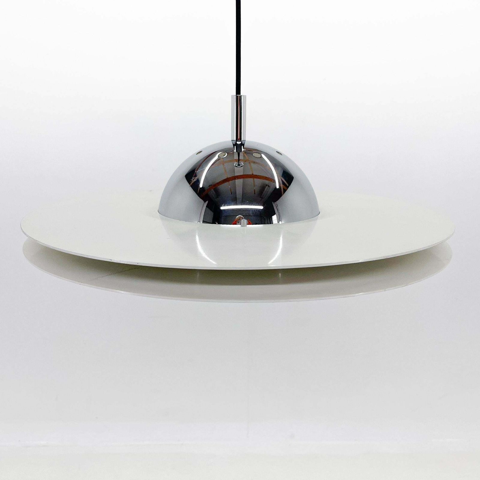 photo vintage 1970's Ufo Chrome & Lacquered Metal Space Age Pendant, Italy