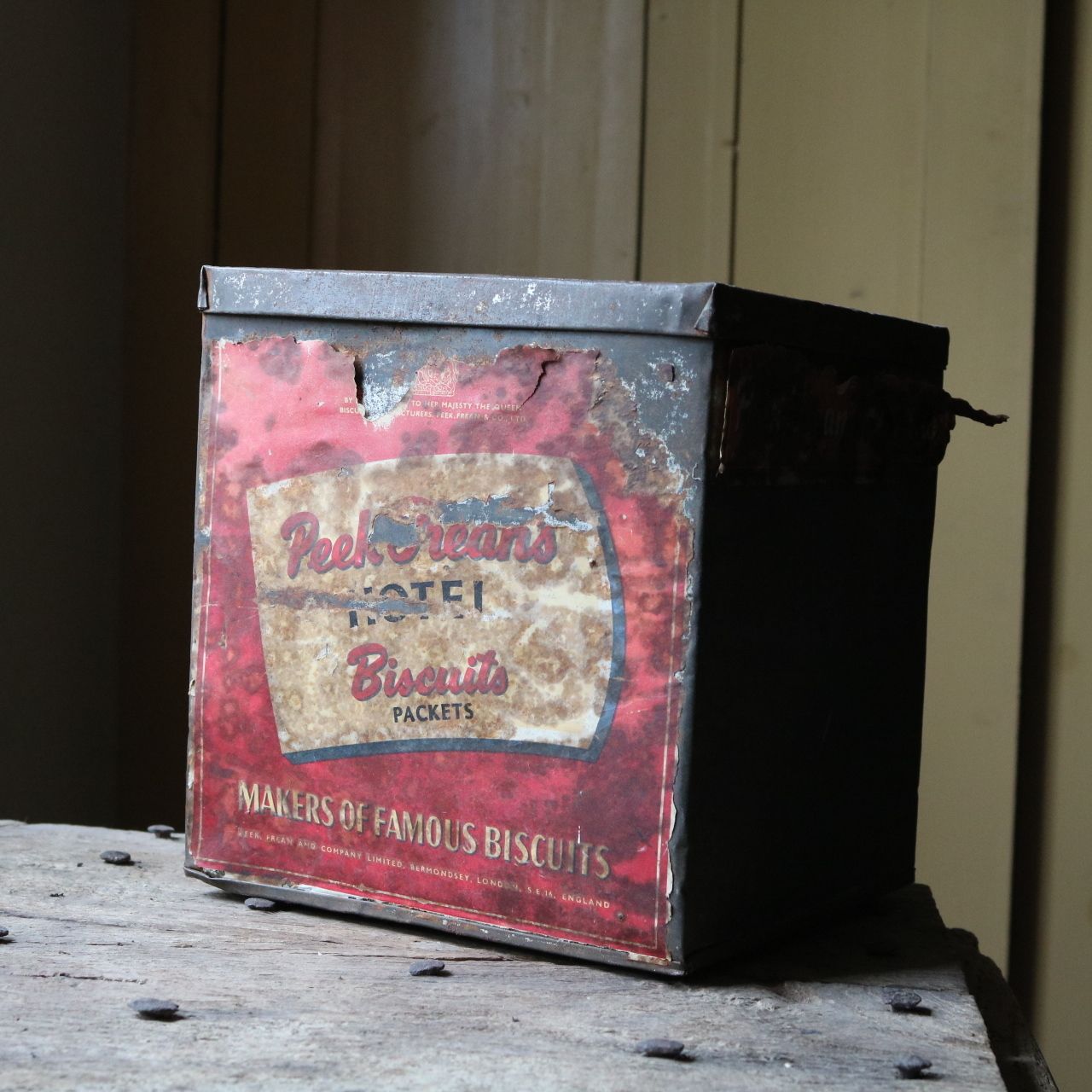Antique Tin Of Peek Freans Hotel Biscuits   Early 1900s Vintage Charm With Origi