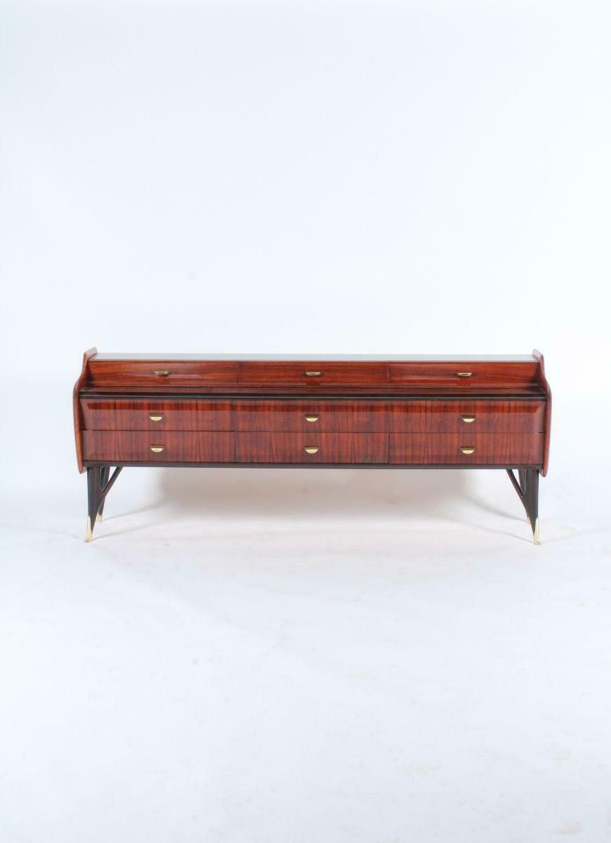 photo vinterior A Classic Mid Century Italian Sideboard In Rosewood