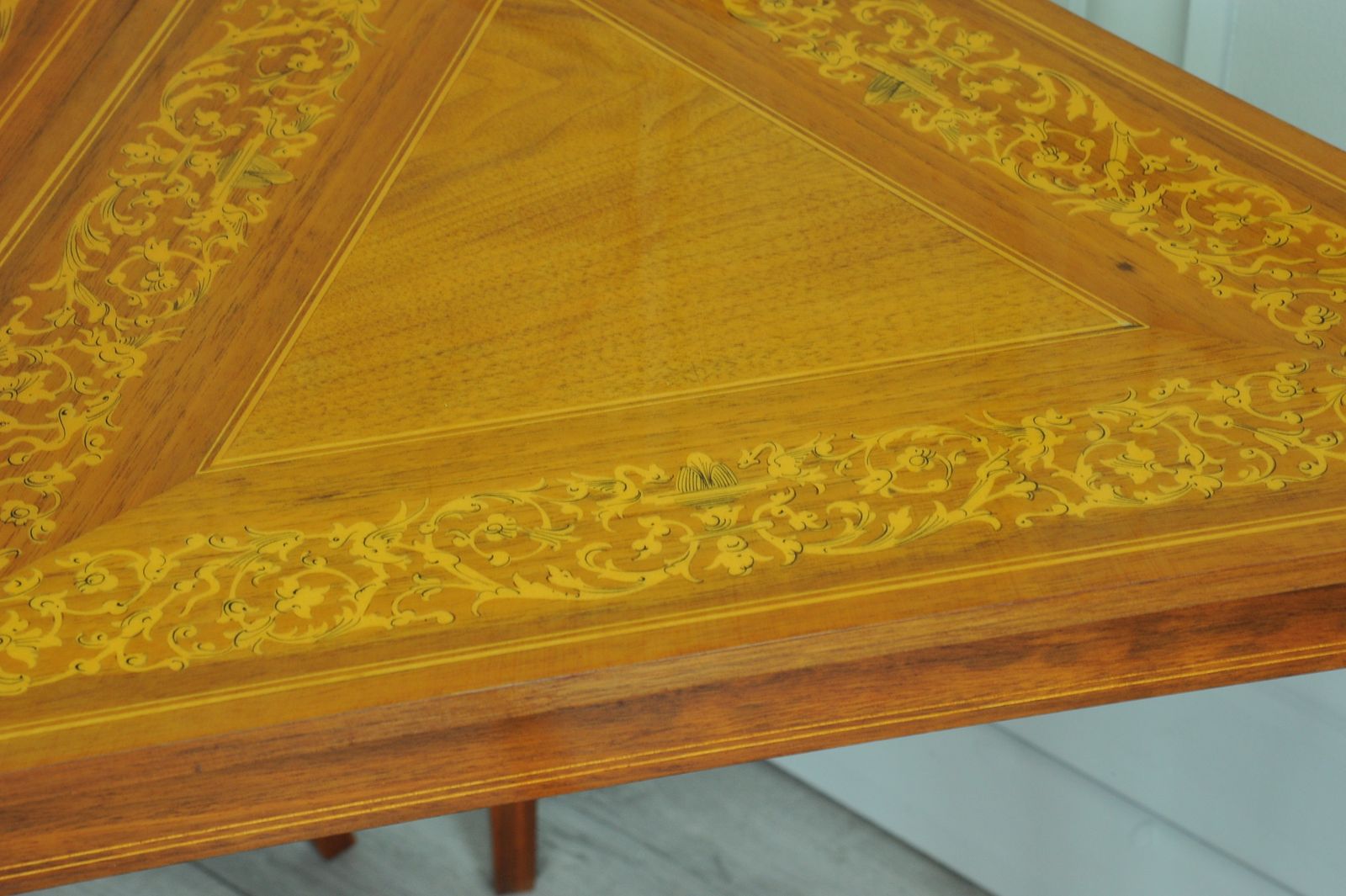 photo buy A Rare Set Of Italian Sorrento Inlaid Tables