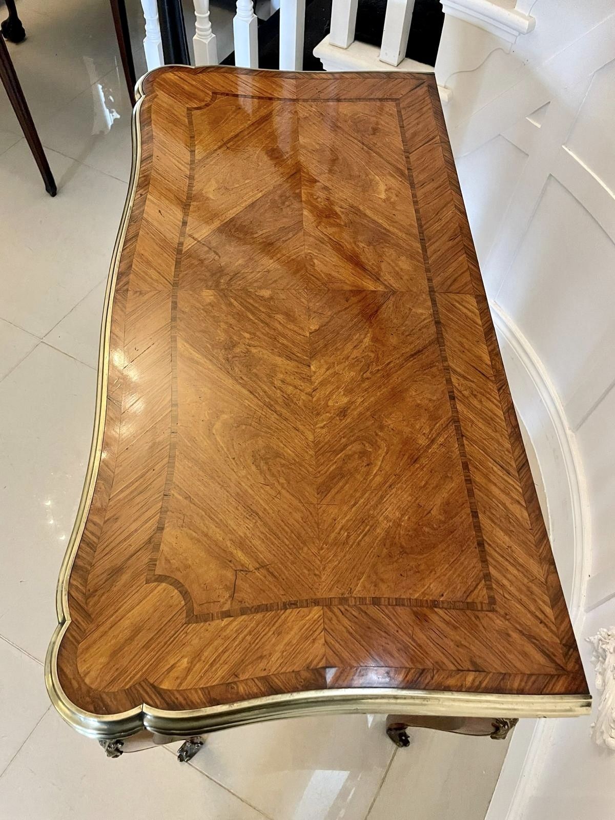 photo vintage Outstanding Quality Antique Porcelain And Ormolu Mounted Kingwood Table By G T Morant, London