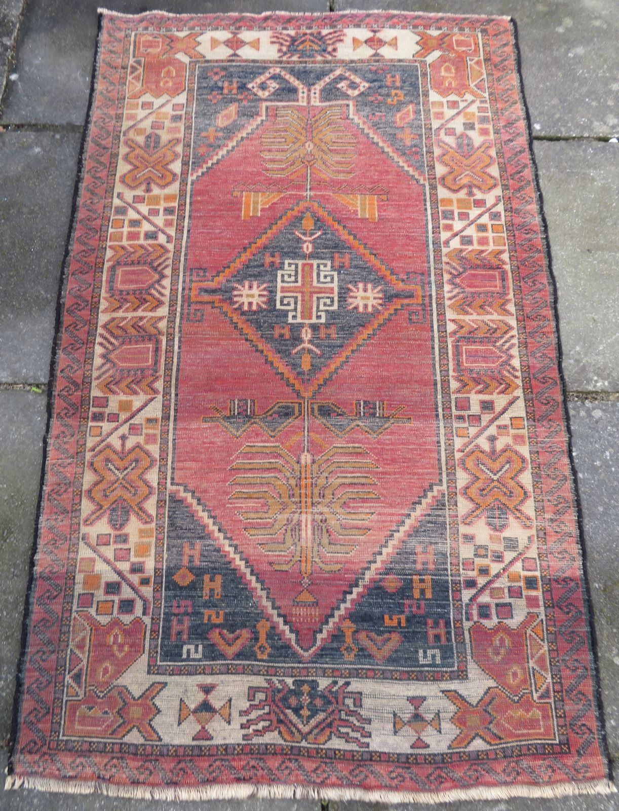 photo vintage Antique Turkish Kurdish Village Rug. Malatya Province,Eastern Anatolia.162cm X 100cm.