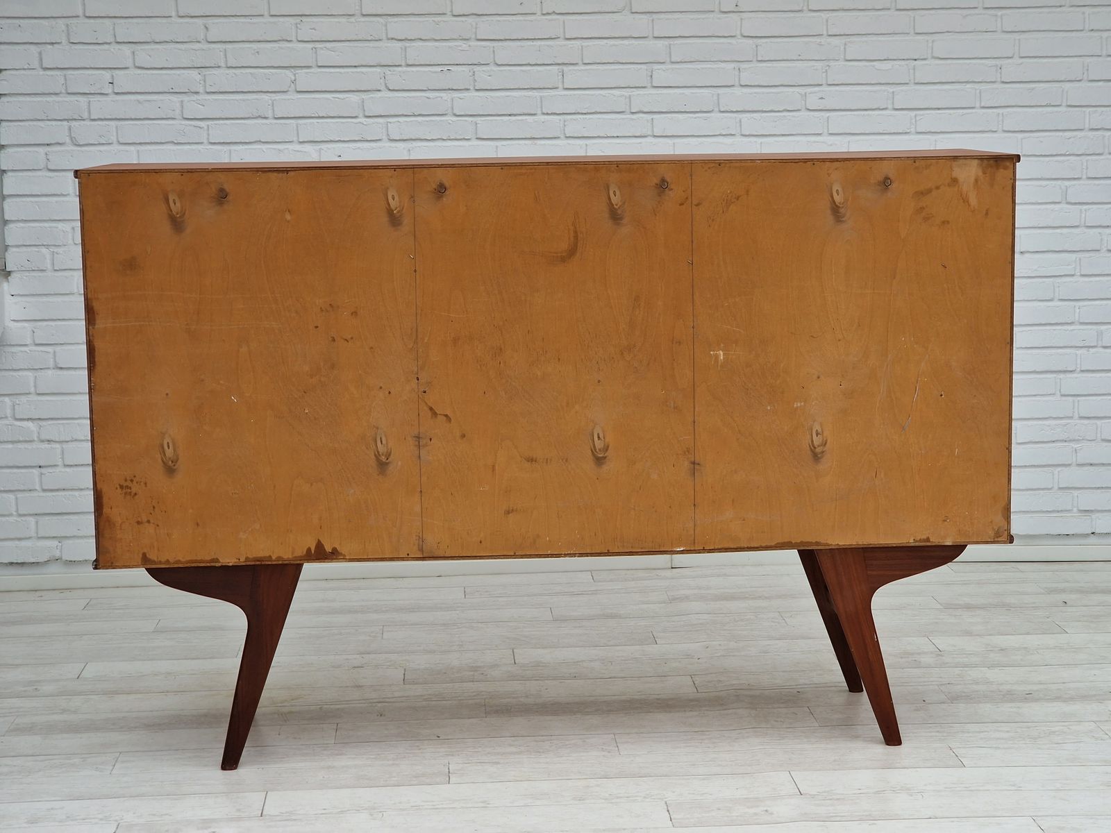 photo buy Vintage Deense Kastcommode, Teakhout, Ca. Jaren 1960.
