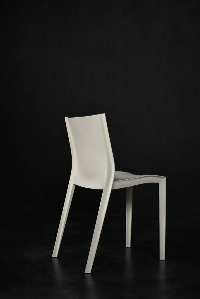 photo vinterior Vintage Mid Century French Slick Slick Chairs In White Plastic By Philippe Starck For Xo Design, 1999, Set Of 5