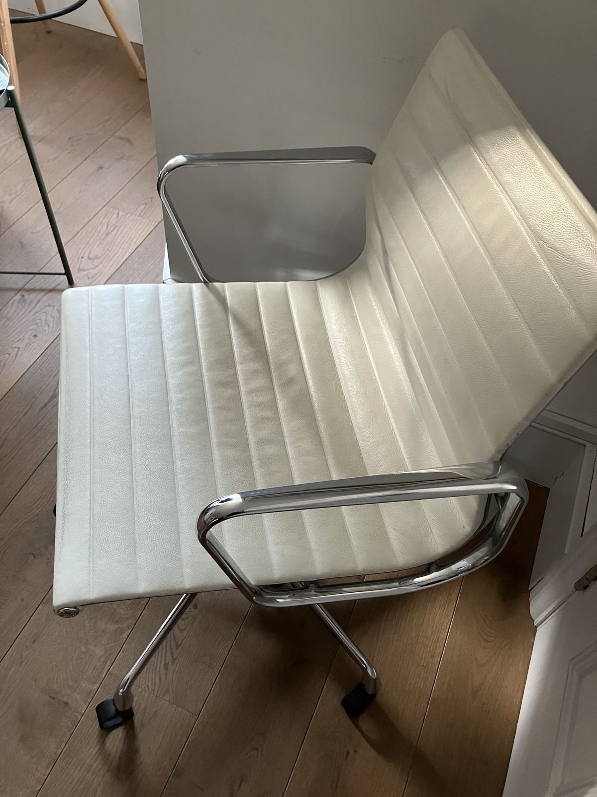 Genuine Charles Eames Vitra Aluminium Office Chair White Leather photo furniture